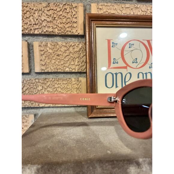 GENTLE MONSTER CONIC Cat Eye Women\'s Sunglasses Pink Good Condition Used #K main image 4